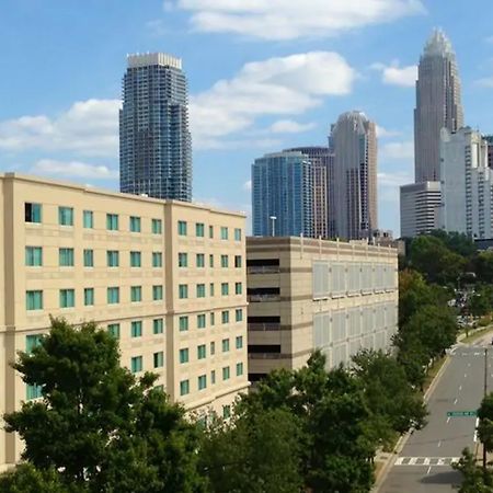 Hotel Doubletree By Hilton Charlotte Uptown Exterior foto