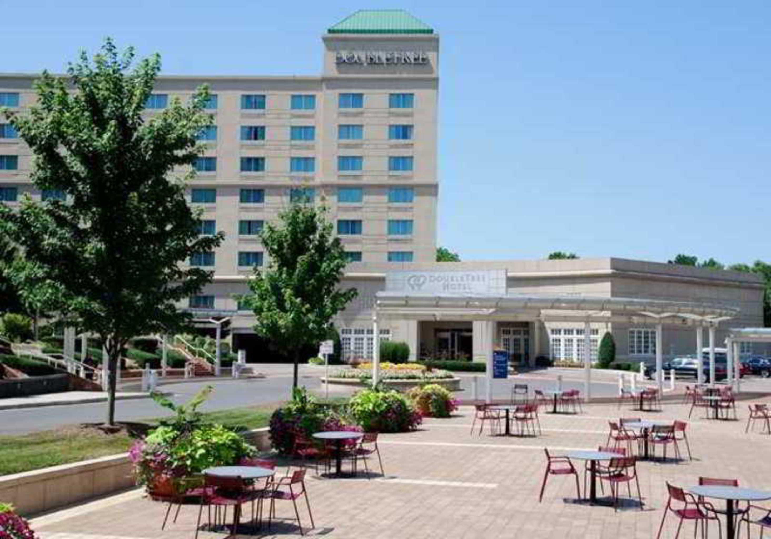 Hotel Doubletree By Hilton Charlotte Uptown Exterior foto