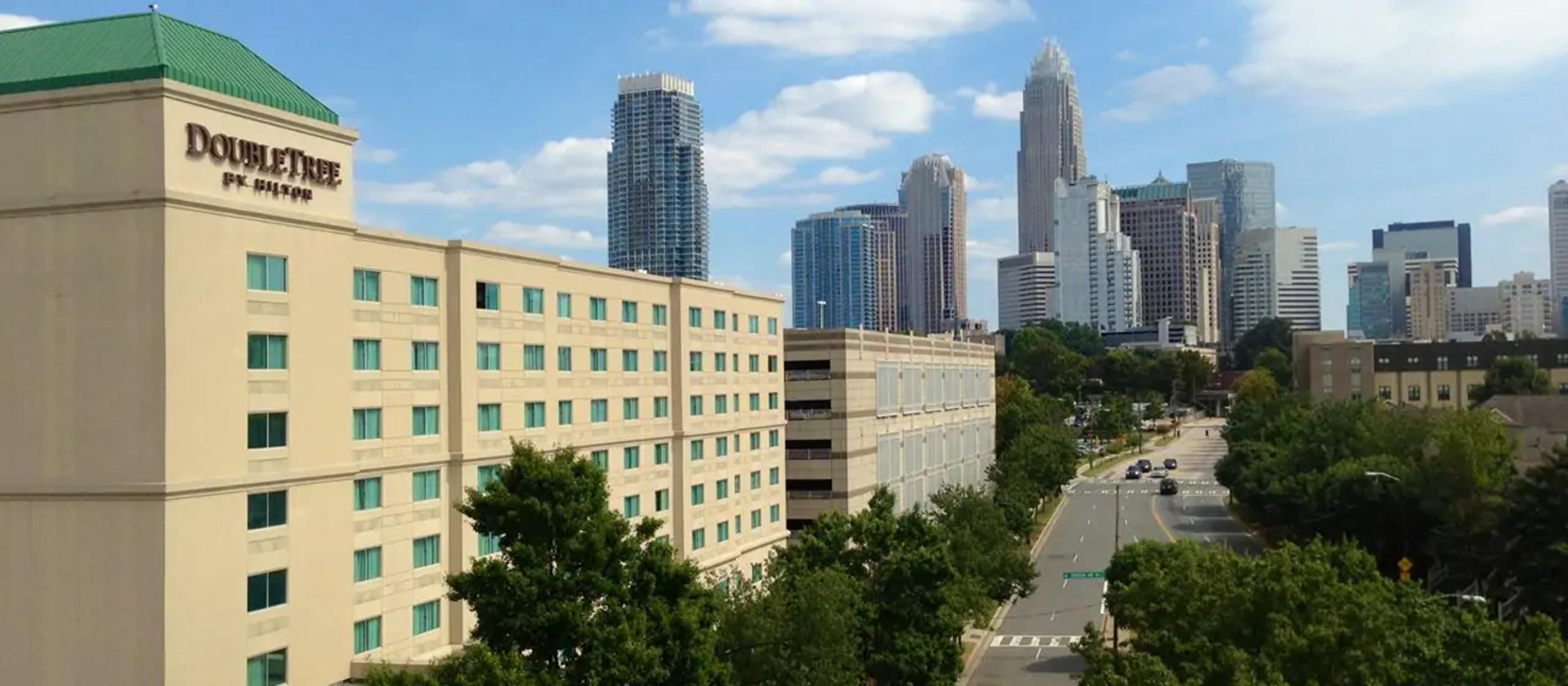 Hotel Doubletree By Hilton Charlotte Uptown Exterior foto