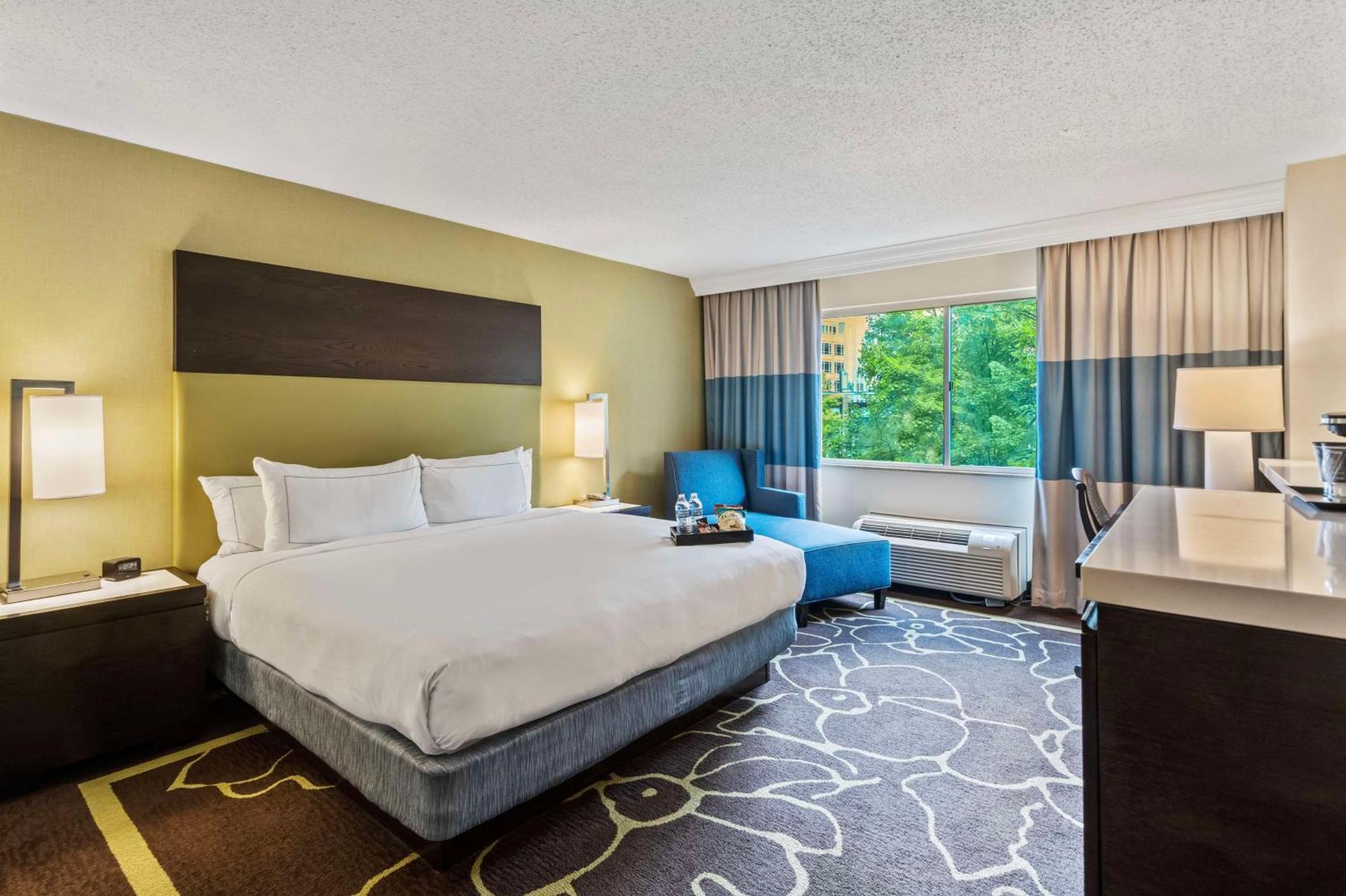 Hotel Doubletree By Hilton Charlotte Uptown Exterior foto