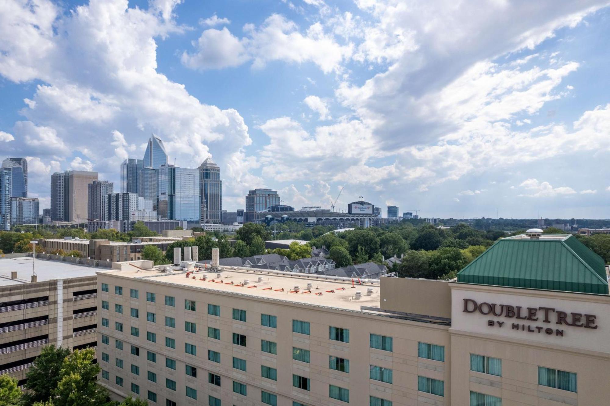 Hotel Doubletree By Hilton Charlotte Uptown Exterior foto