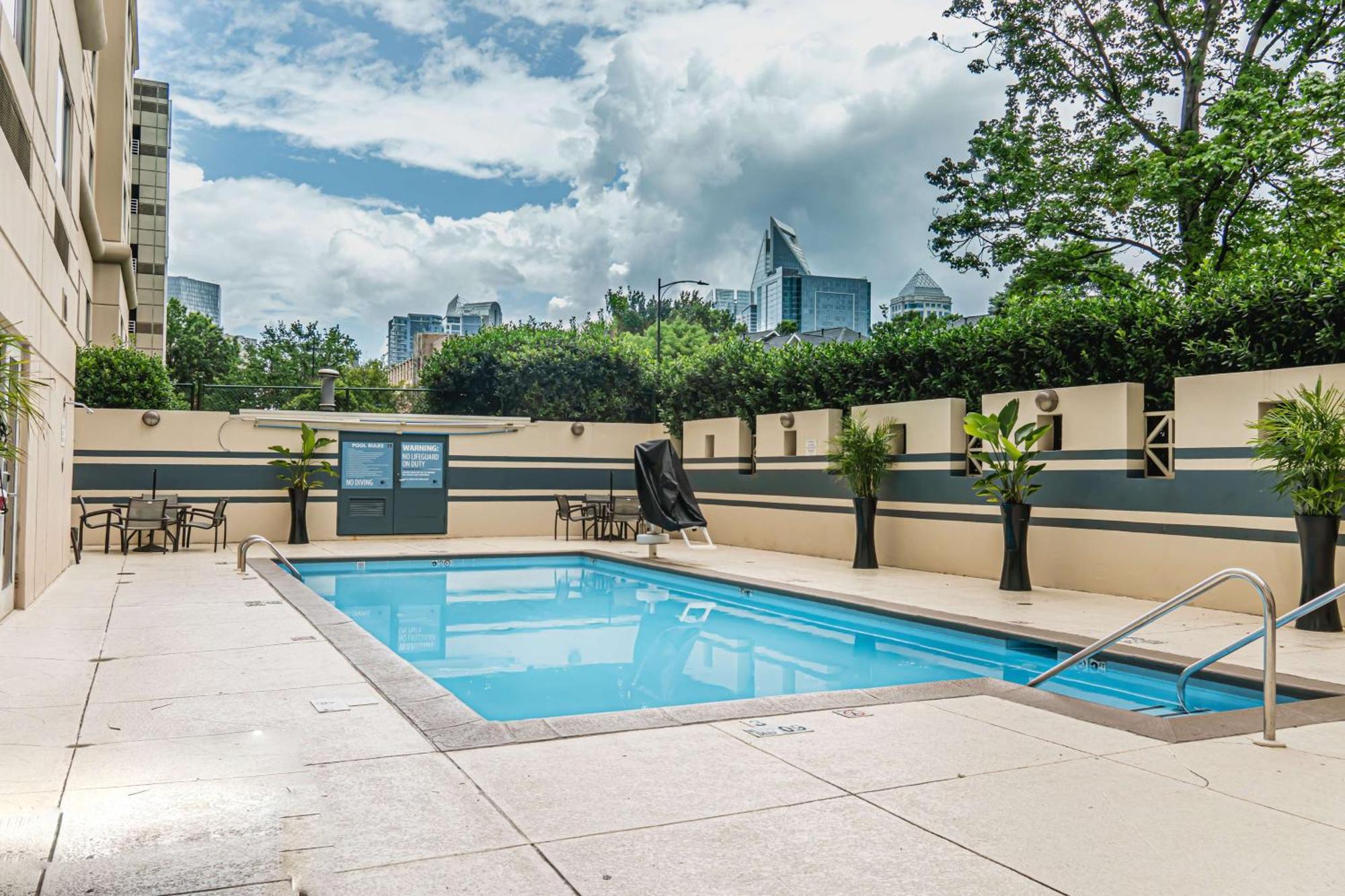 Hotel Doubletree By Hilton Charlotte Uptown Exterior foto