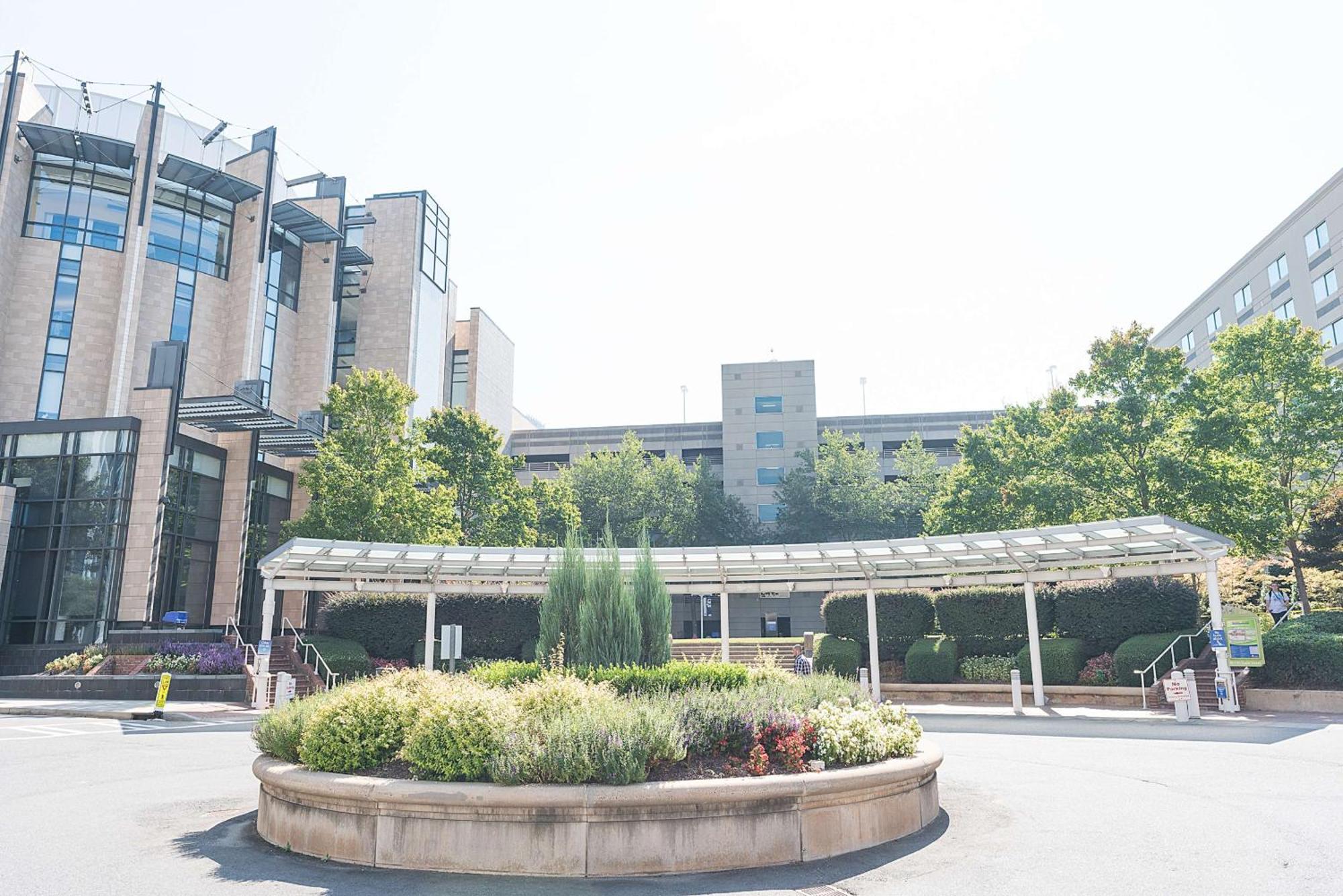 Hotel Doubletree By Hilton Charlotte Uptown Exterior foto