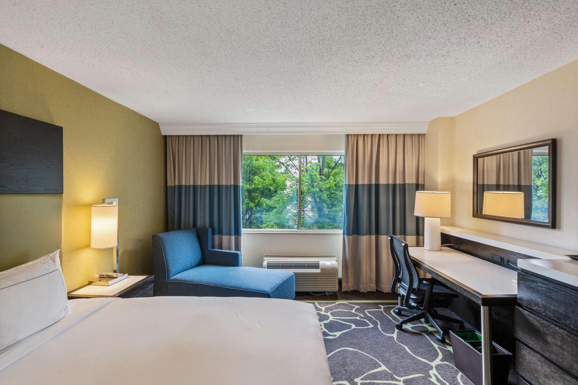 Hotel Doubletree By Hilton Charlotte Uptown Exterior foto