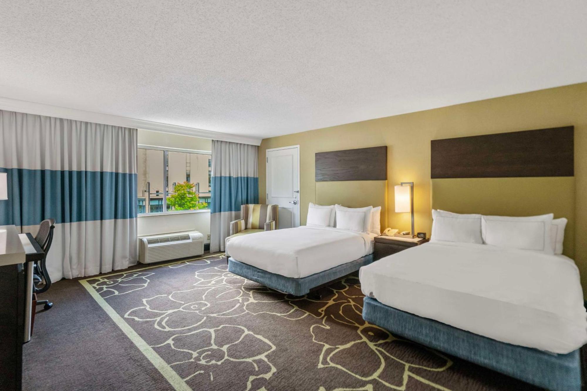 Hotel Doubletree By Hilton Charlotte Uptown Exterior foto