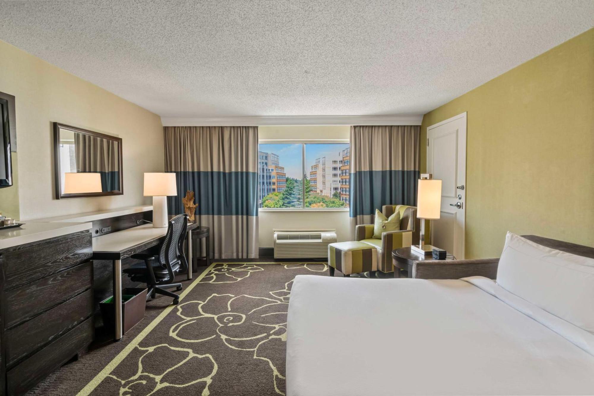Hotel Doubletree By Hilton Charlotte Uptown Exterior foto