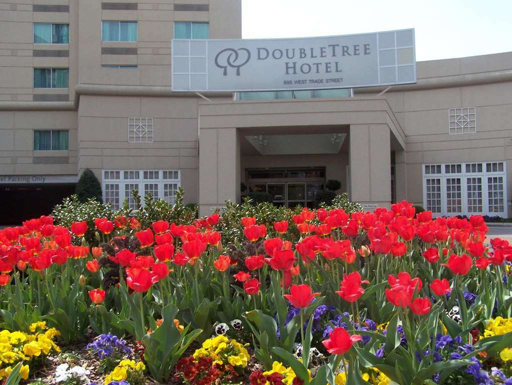 Hotel Doubletree By Hilton Charlotte Uptown Exterior foto